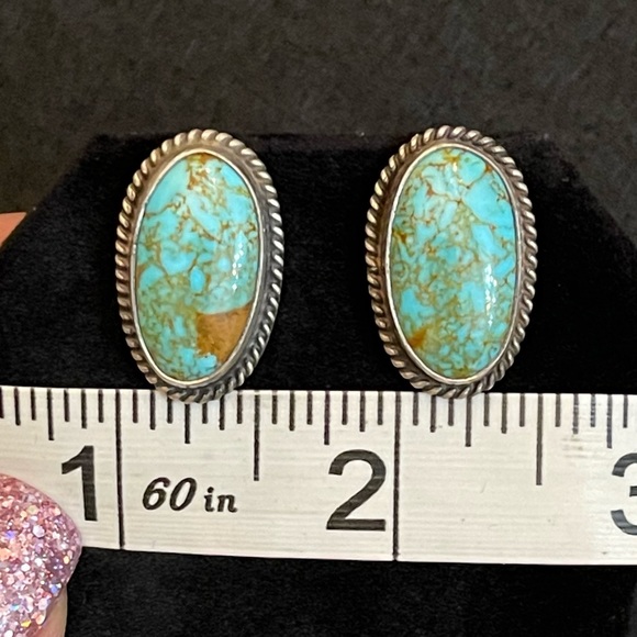 NATIVE AMERICAN KINGMAN TURQUOISE STUD EARRINGS - Picture 5 of 6